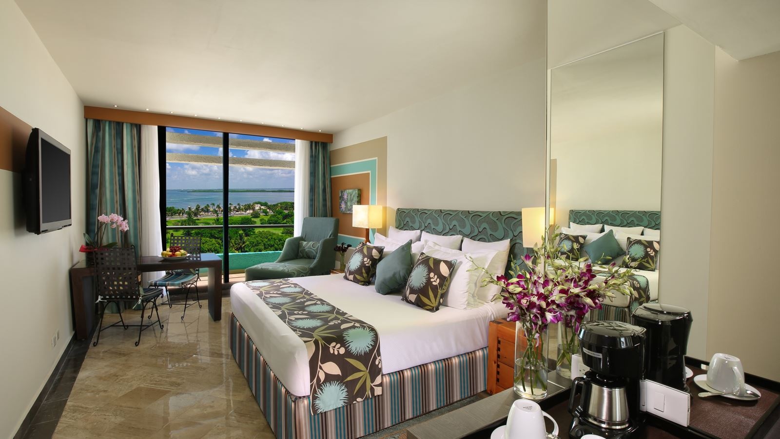 rooms-pyramid-sunset-view