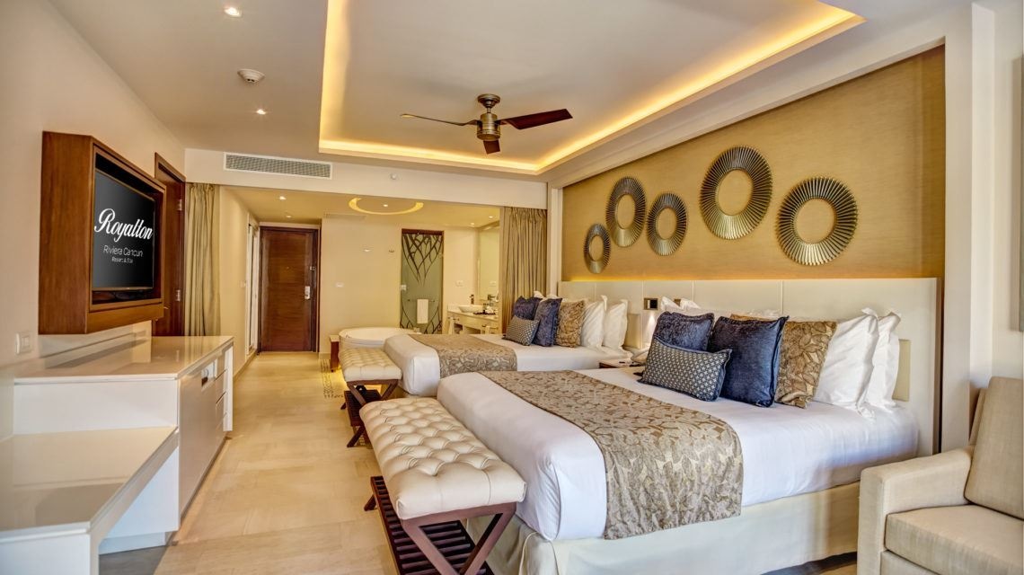 rooms-luxury-suite-with-terrace-jacuzzi