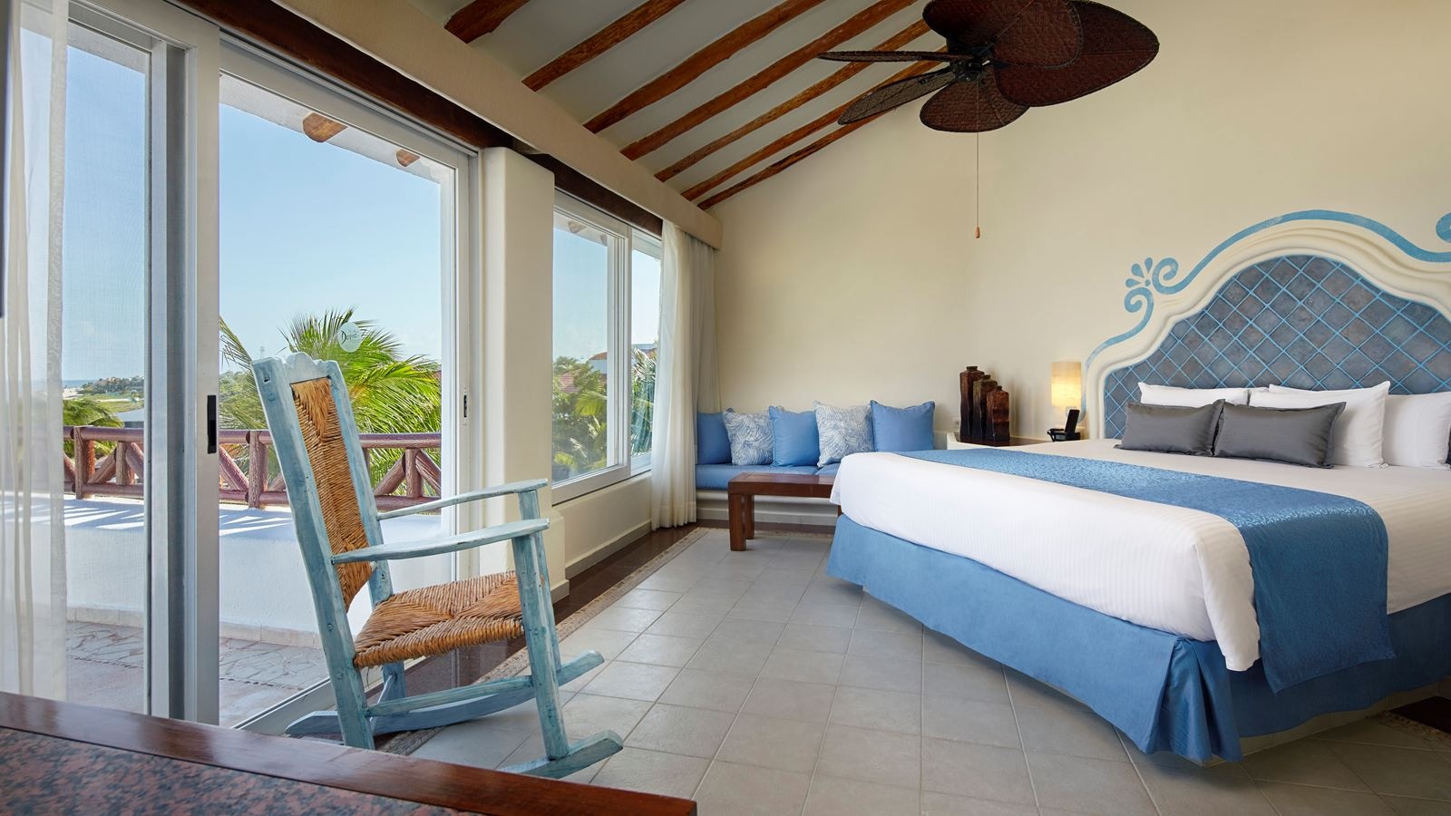 rooms-penthouse-passion-suite-with-plunge-pool