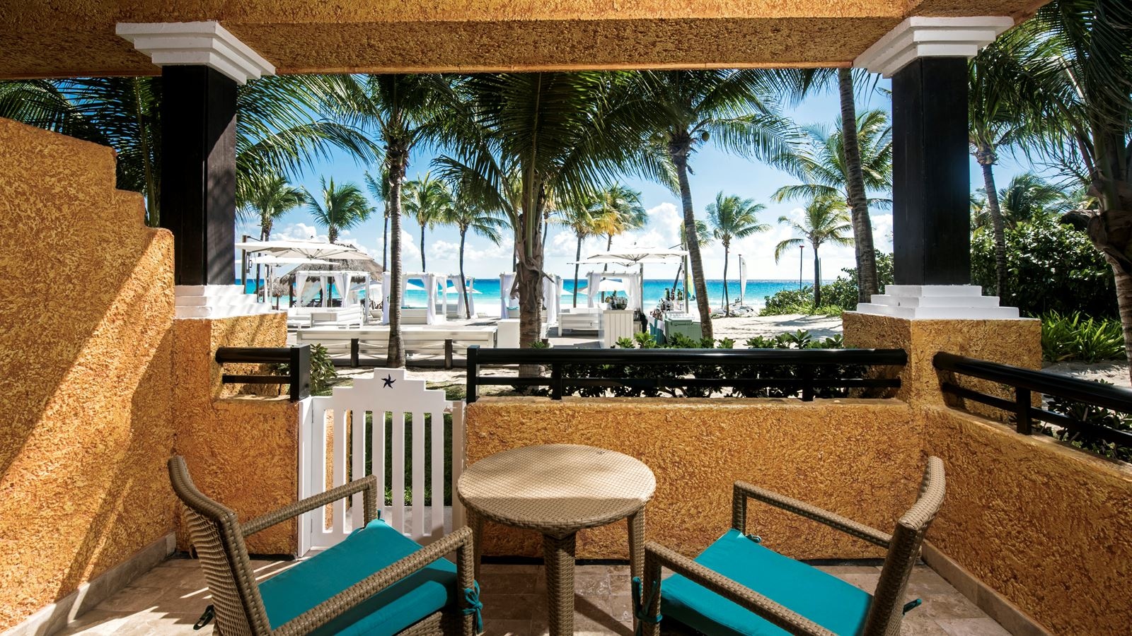 rooms-junior-suite-ocean-front