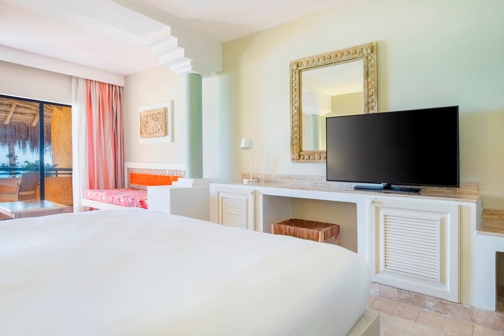 rooms-junior-suite-ocean-front