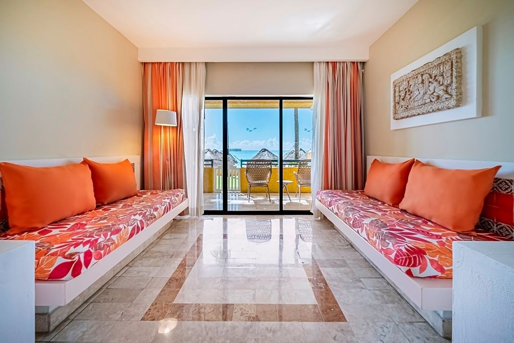 rooms-junior-suite-ocean-front-beach-access