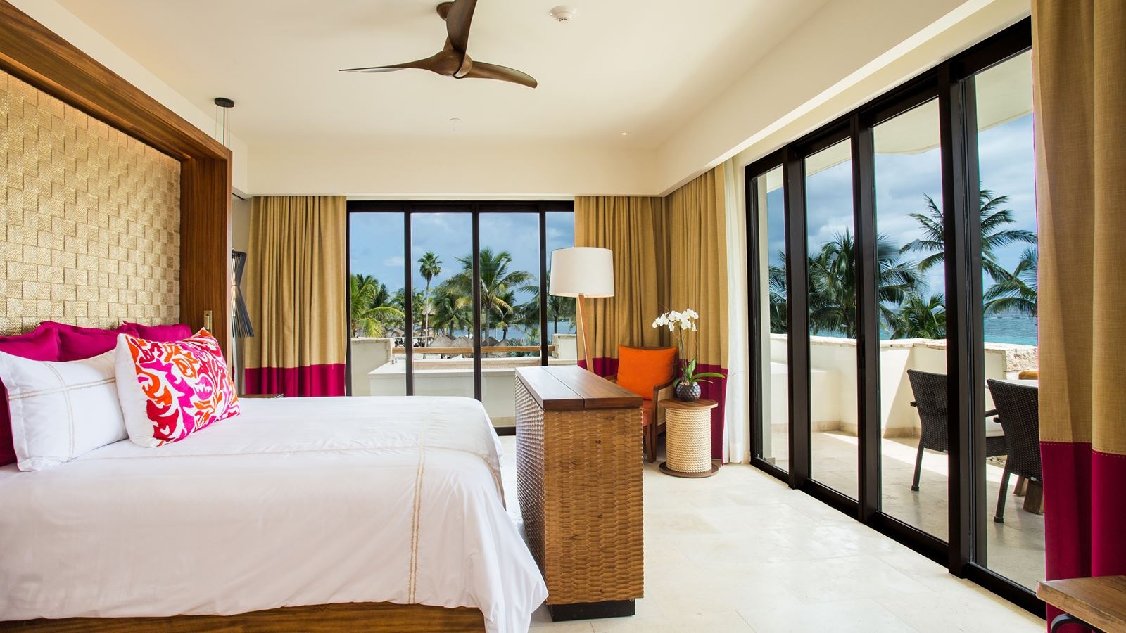 rooms-romance-master-suite-ocan-view