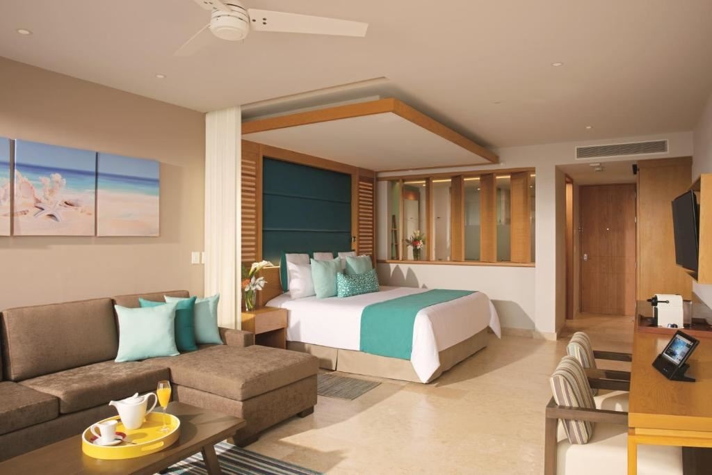 rooms-junior-suite-pool-view