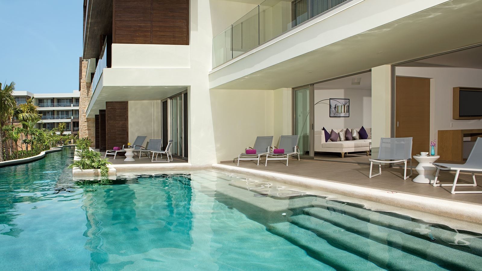 rooms-xhale-club-presidential-suite-swimout-ocean-front