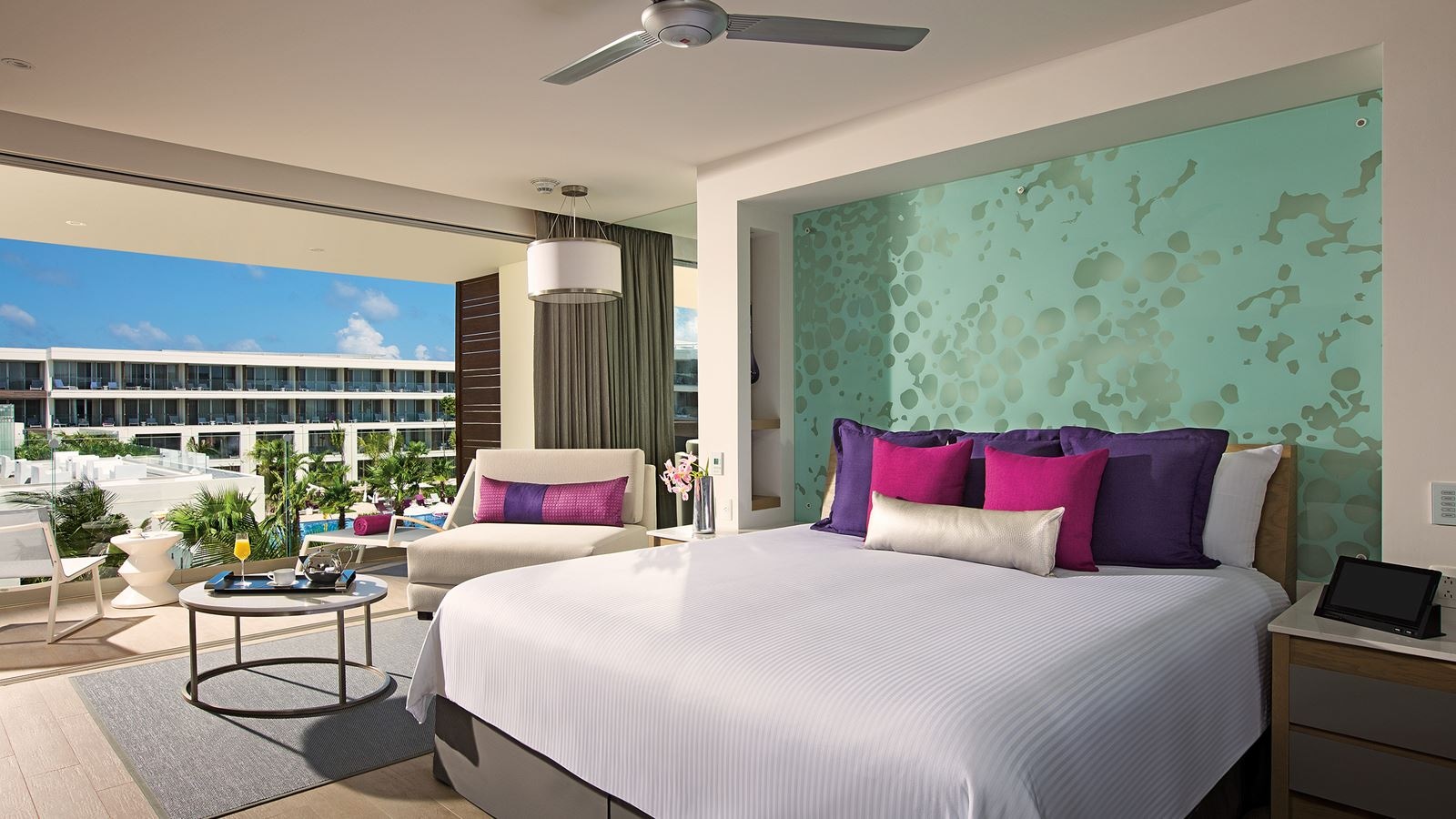 rooms-xcelerate-junior-suite-tropical-view