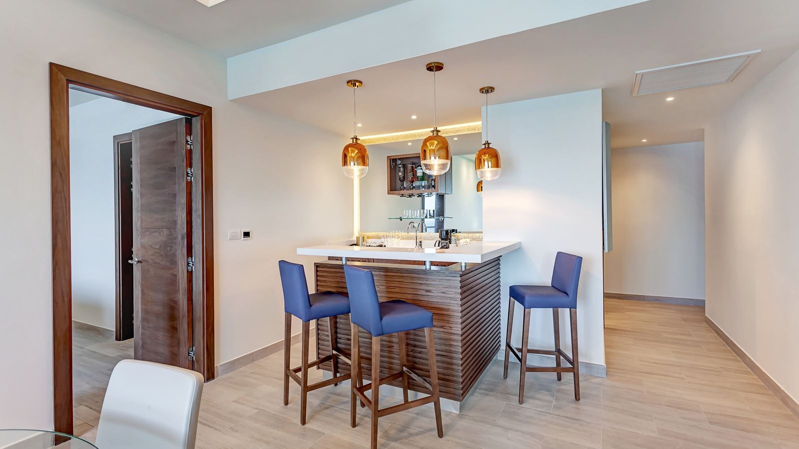 rooms-luxury-presidential-two-bedroom-suite-sunset-view-diamond-club