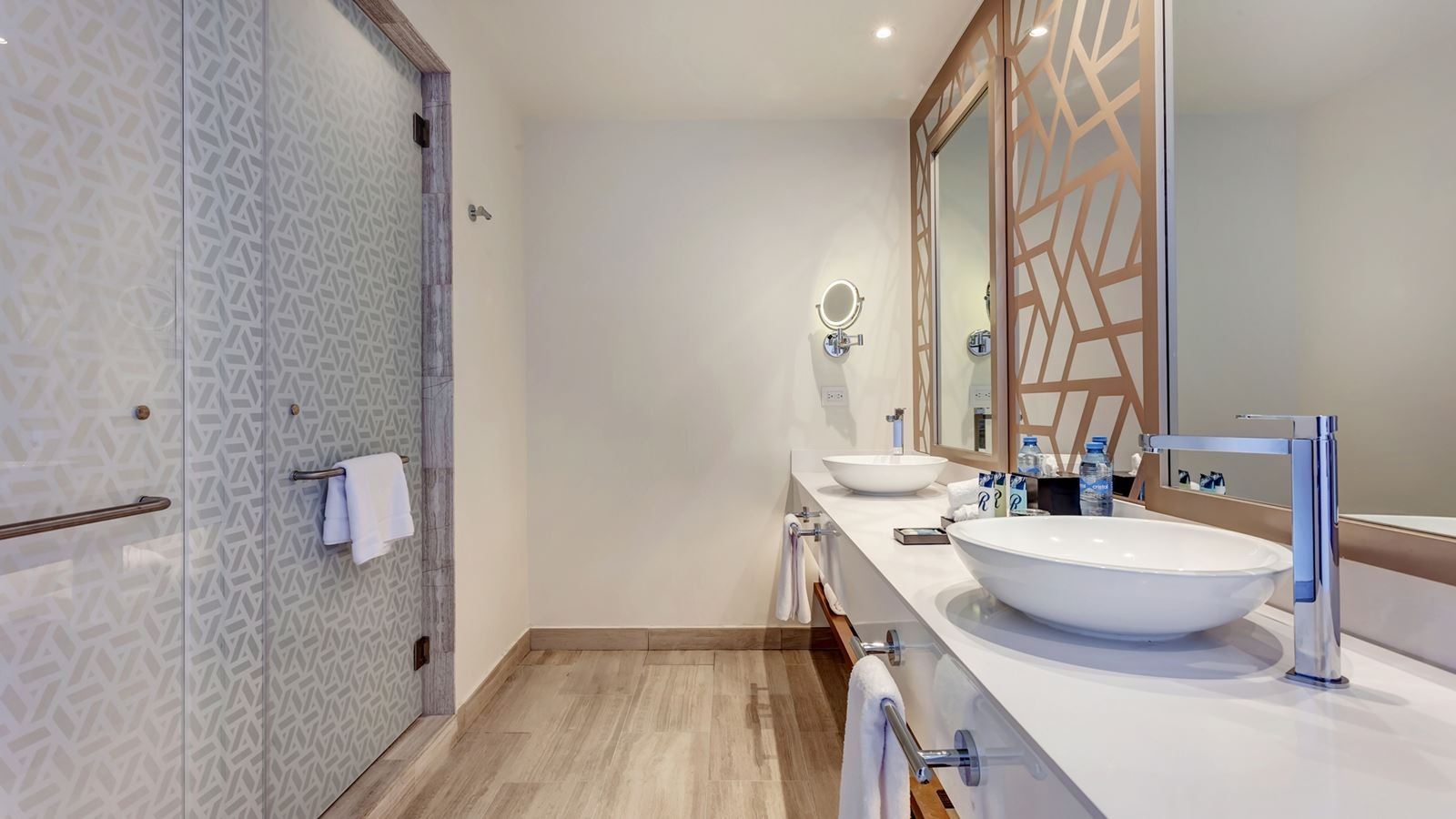 rooms-luxury-suite-ocean-front