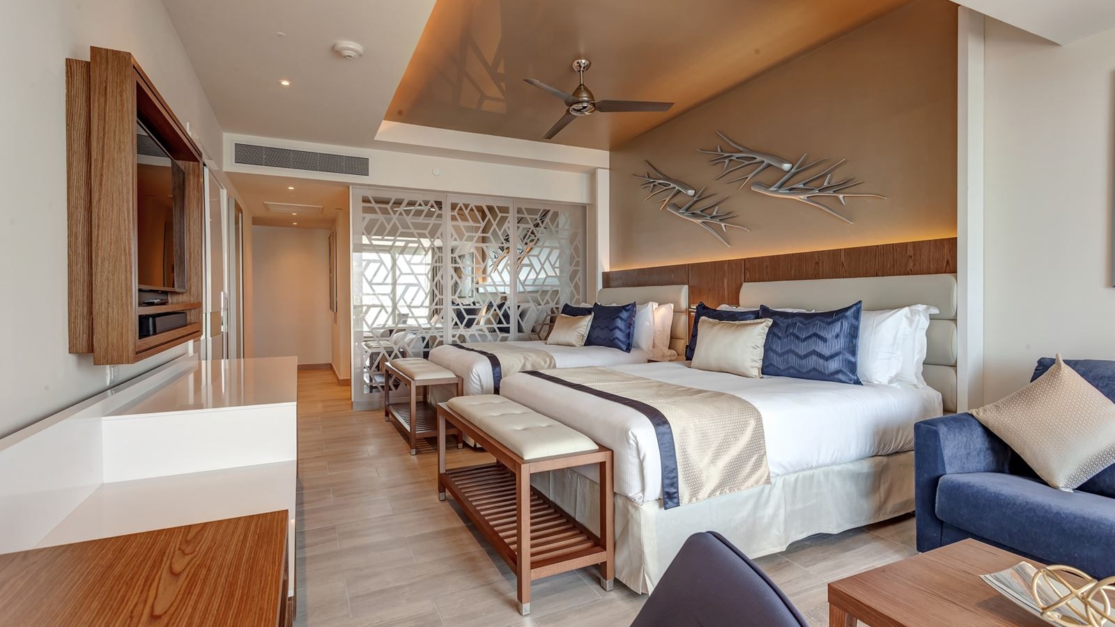rooms-luxury-junior-suite-ocean-front