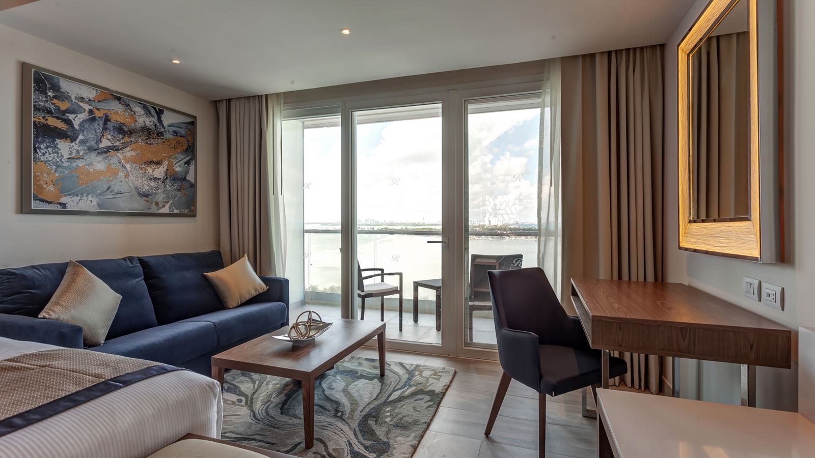 rooms-luxury-junior-suite-ocean-front