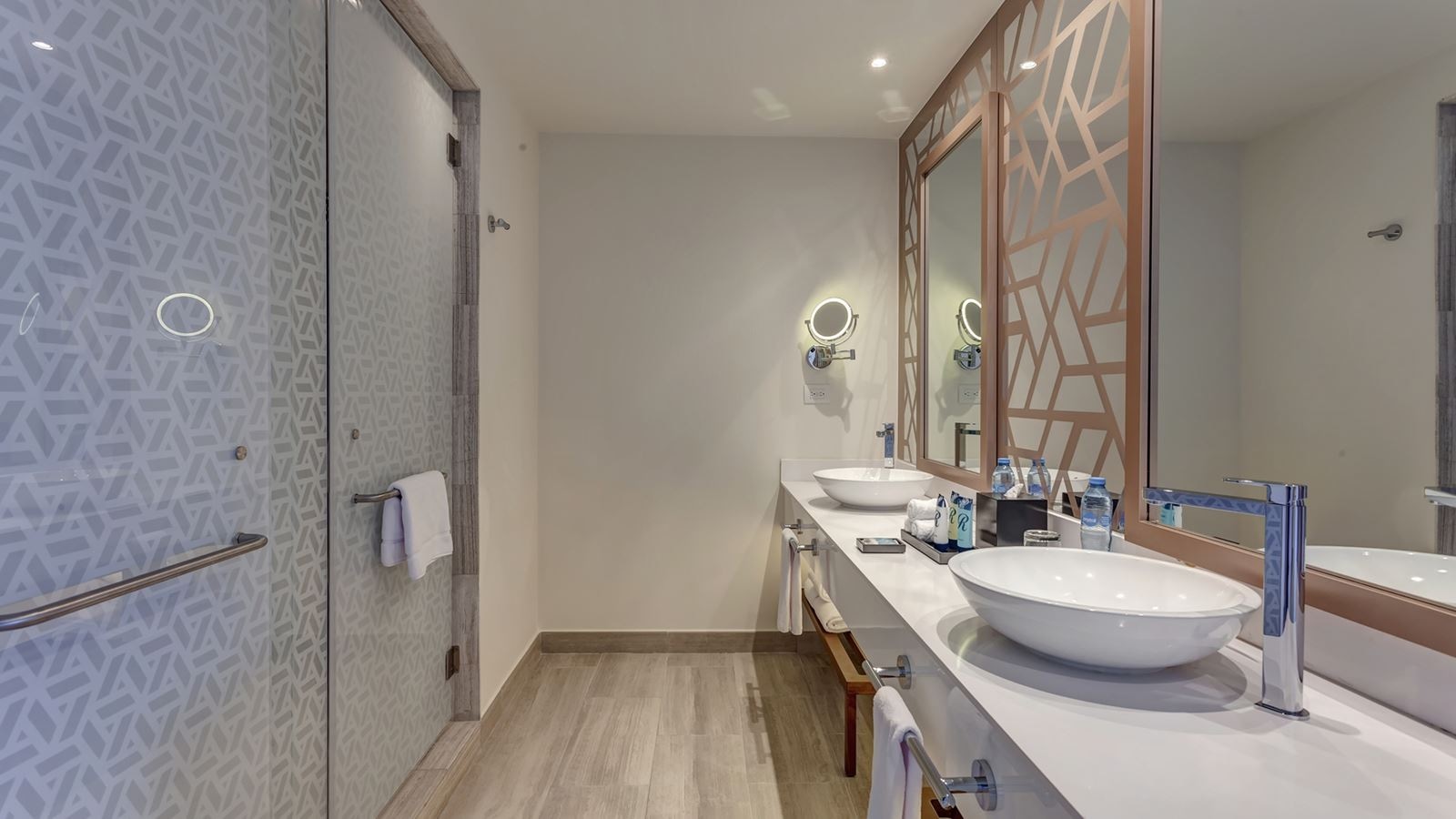 rooms-luxury-junior-suite-ocean-front