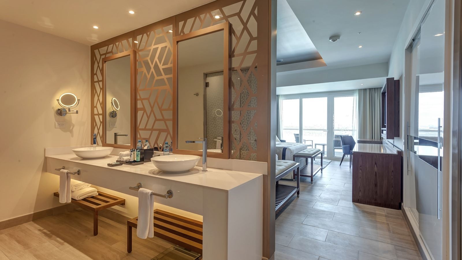 rooms-luxury-junior-suite-ocean-front