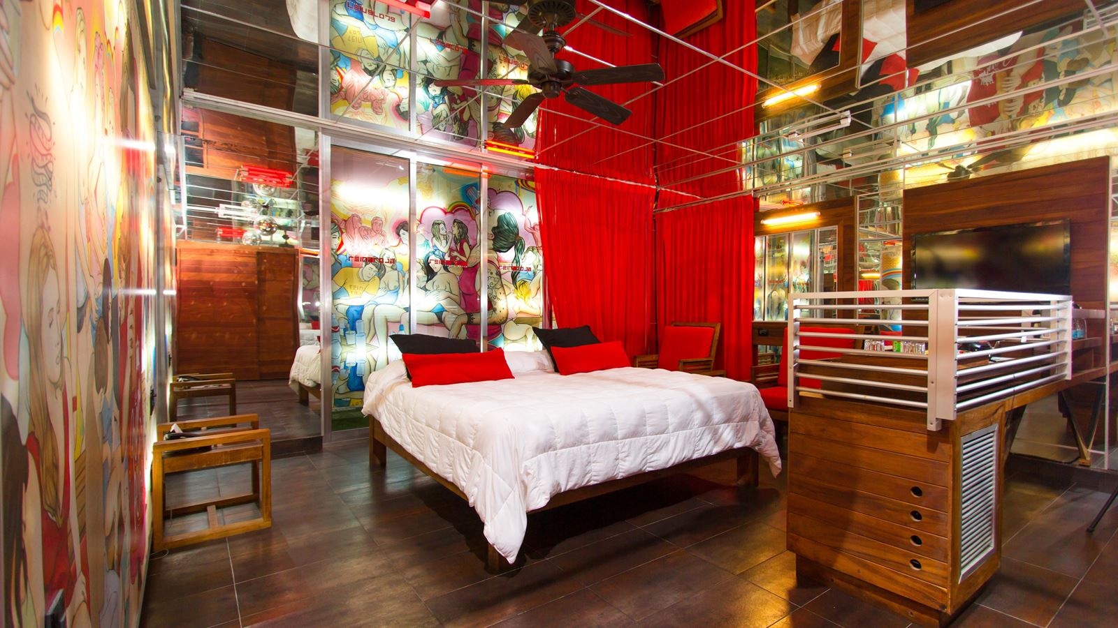 rooms-thematic-suite