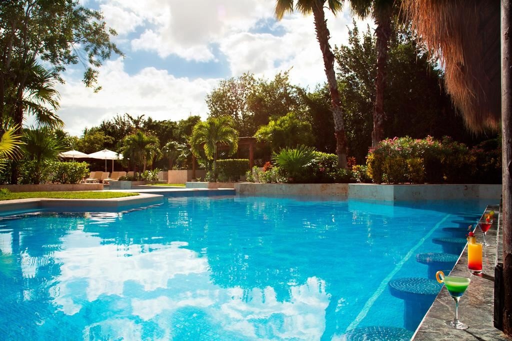 bars-las-olas--aqua-pool-bars