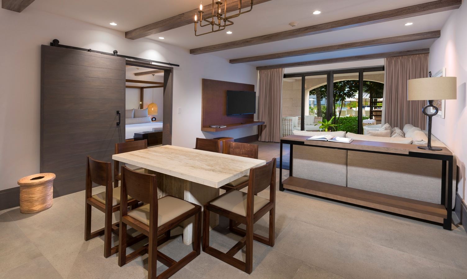 rooms-estancia-suite-tropical-view--one-bedroom