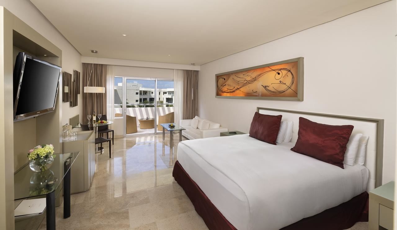 rooms-two-bedroom-master-suite-nature-view