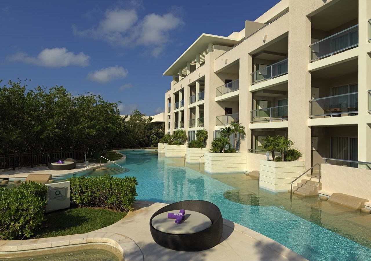 rooms-family-concierge-junior-suite-swim-up