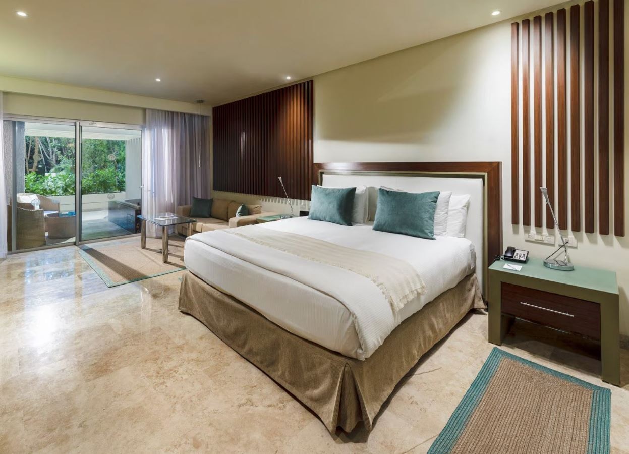 rooms-family-concierge-junior-suite-nature-view