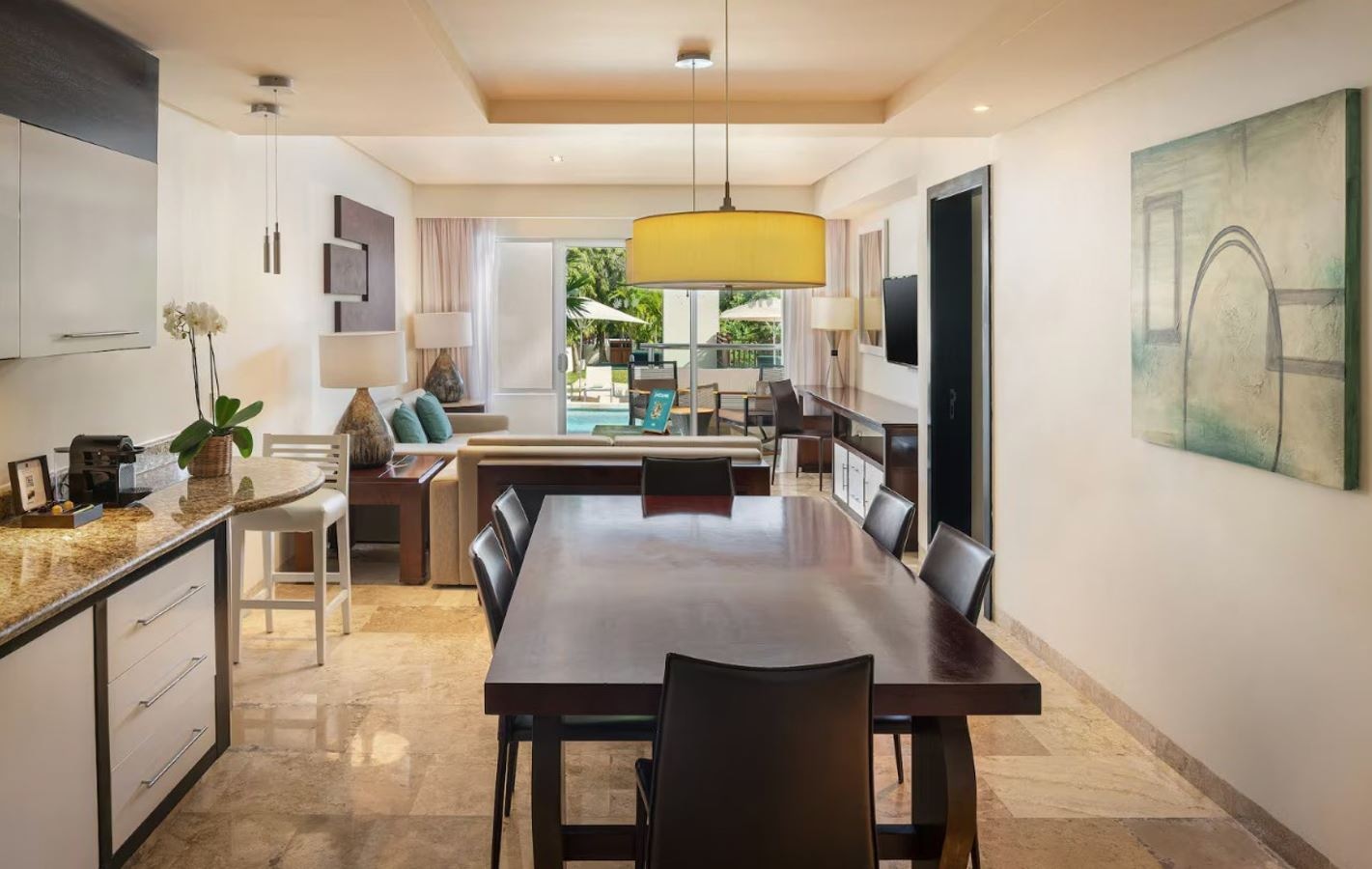 rooms-family-concierge-master-suite-swim-up