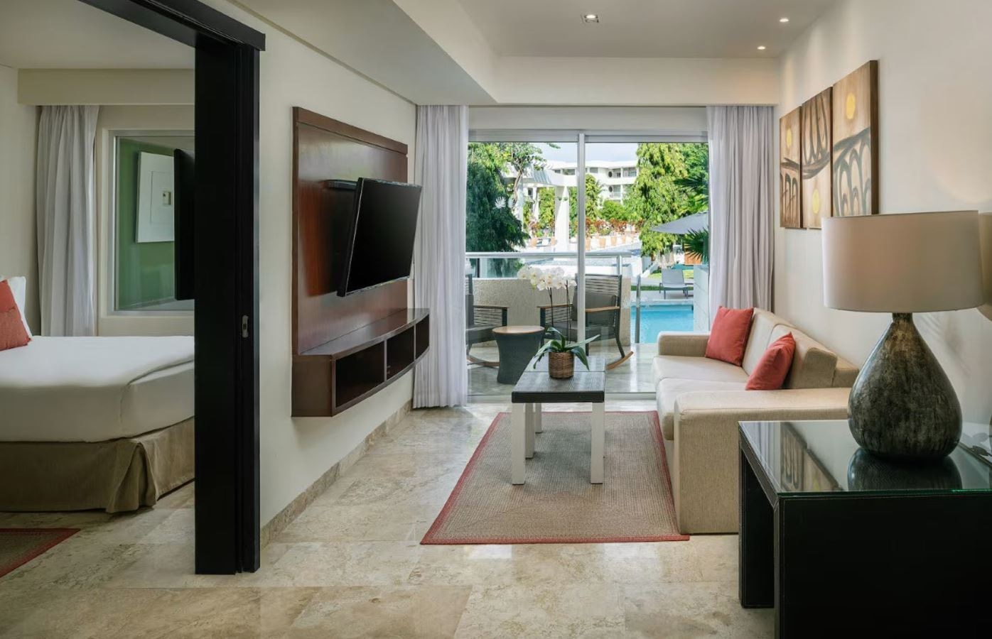 rooms-family-concierge-suite-swim-up