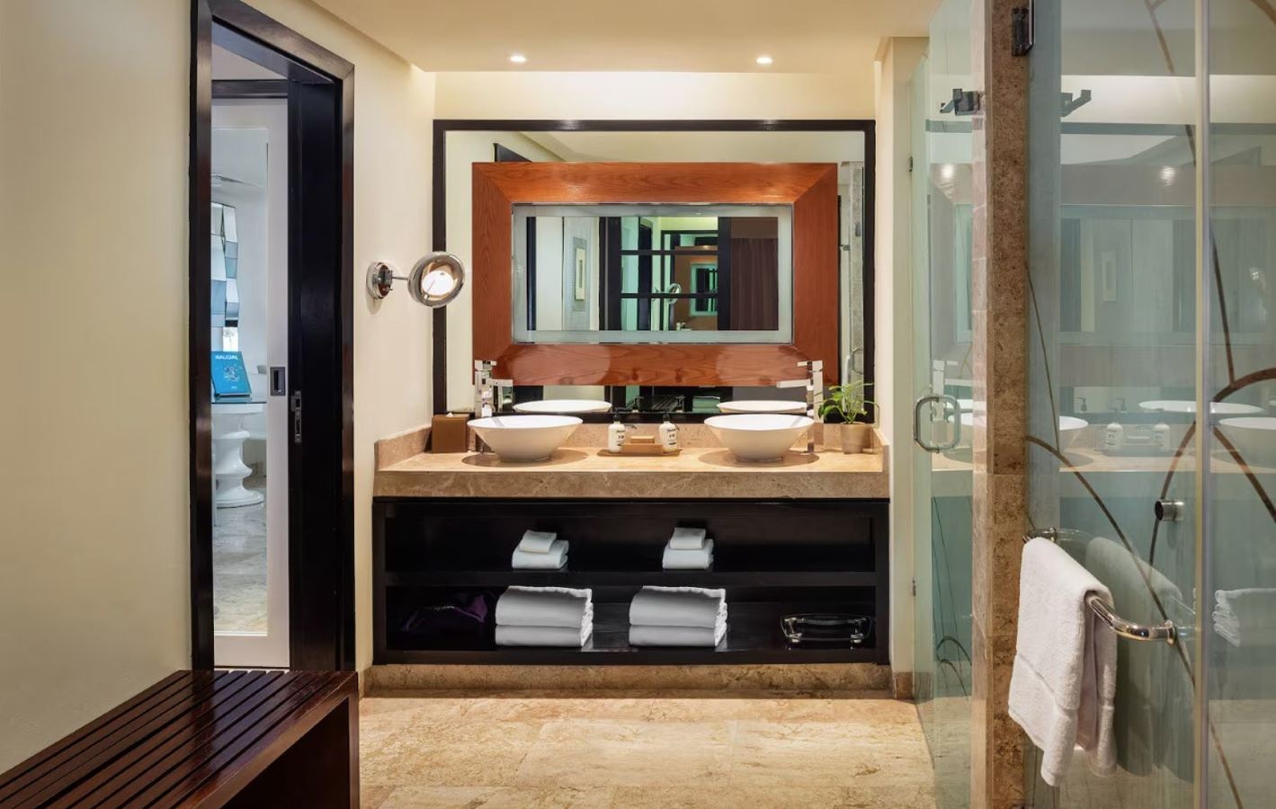 rooms-family-concierge-suite-swim-up