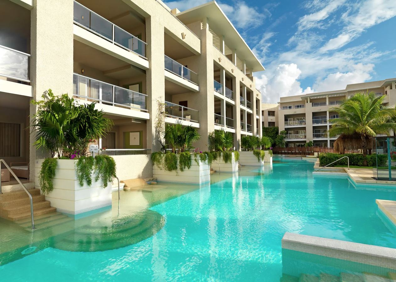 rooms-family-concierge-suite-swim-up