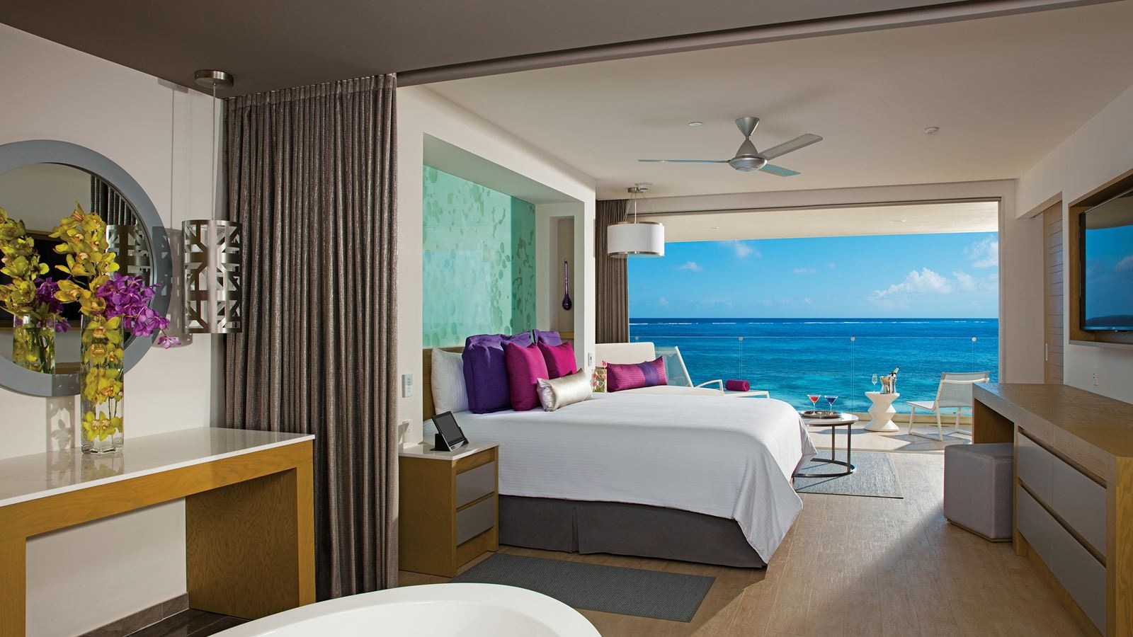 rooms-preferred-club-master-suite-ocean-front