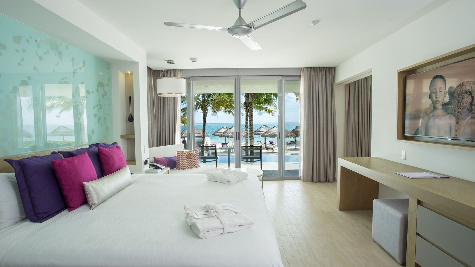 rooms-preferred-club-master-suite-swim-out-ocean-front