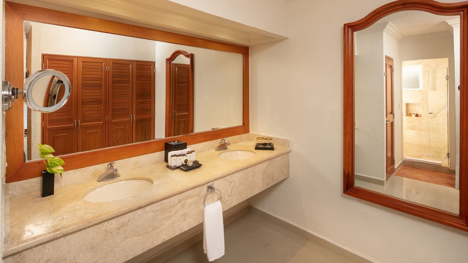 rooms-luxury-junior-suite