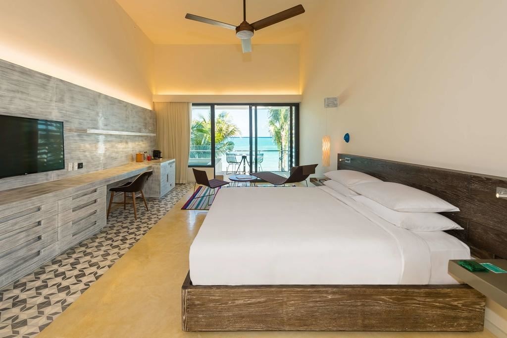 rooms-1-king-bed-beach-front