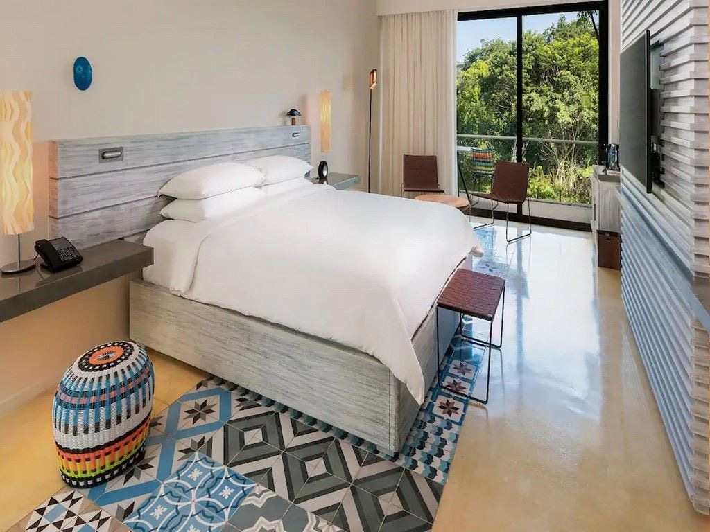 rooms-1-king-bed-lagoon-view