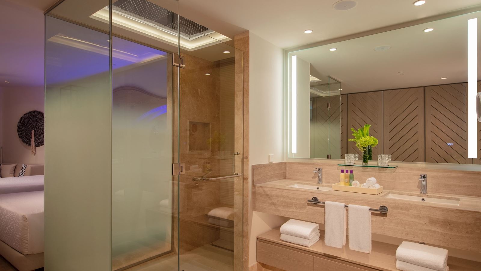 rooms-xcelerate-junior-suite-ocean-view