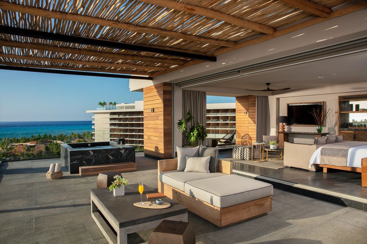 rooms-preferred-club-paramount-suites-ocean-view