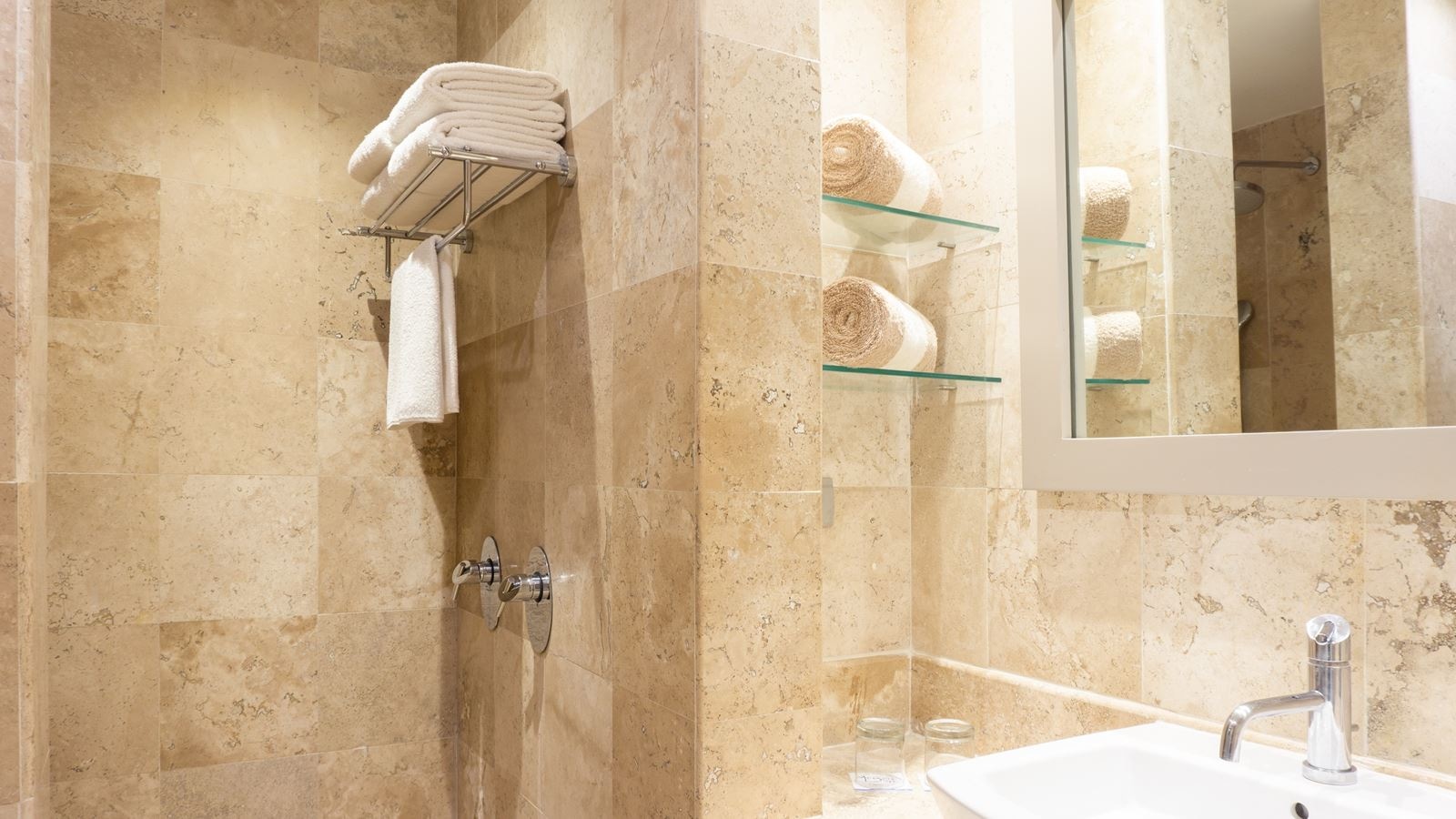 rooms-privileged-romance-deluxe