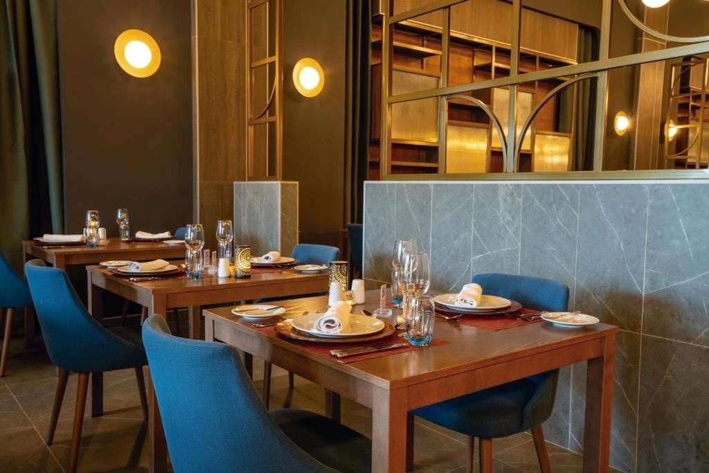 restaurants-restaurants