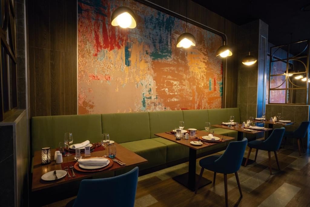 restaurants-restaurants