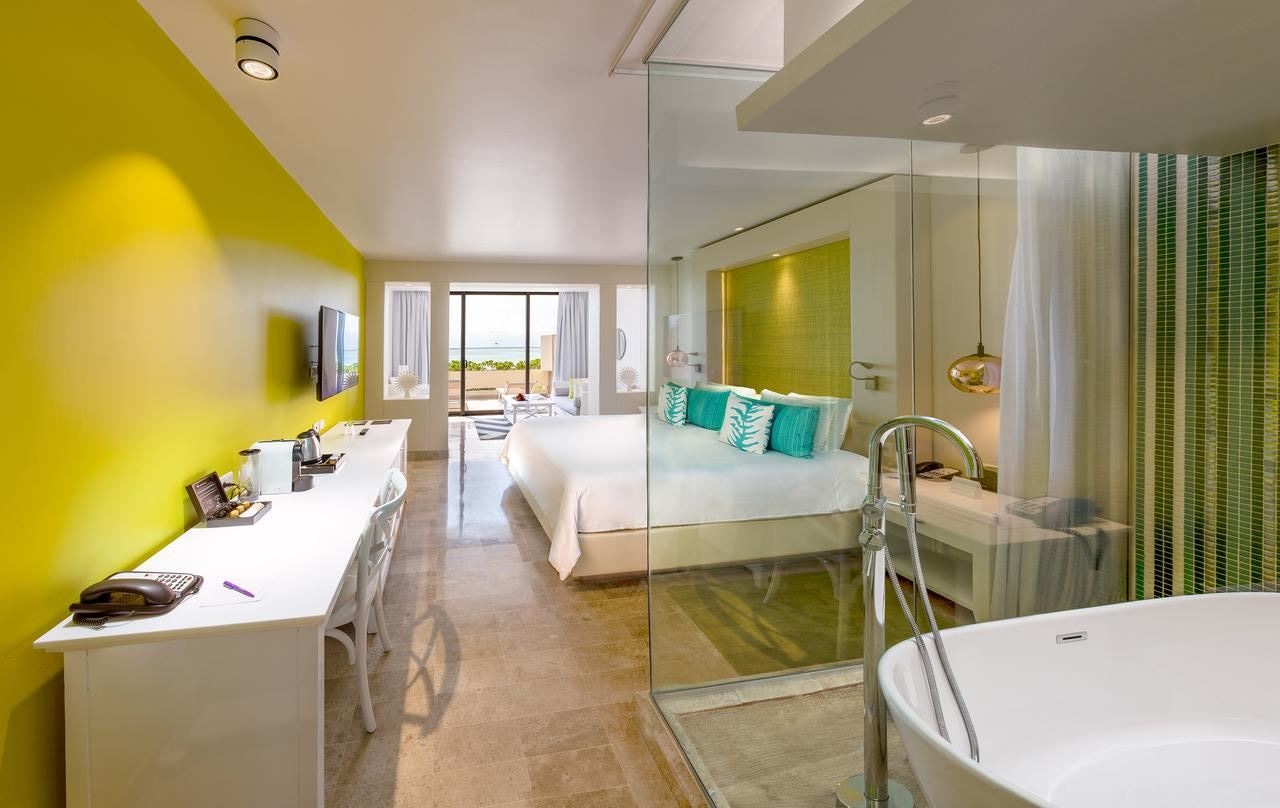 rooms-the-reserve-deluxe-suite-lagoon-view