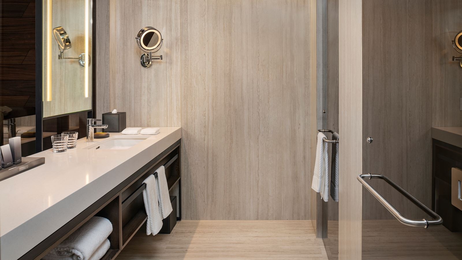 rooms-ocean-front-2-double-beds-room