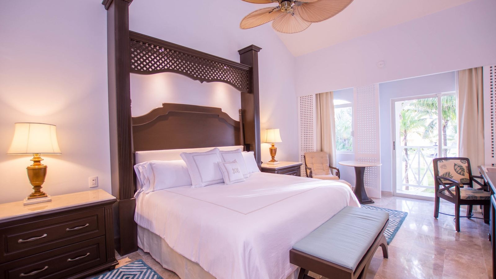 rooms-luxury-relax-pool