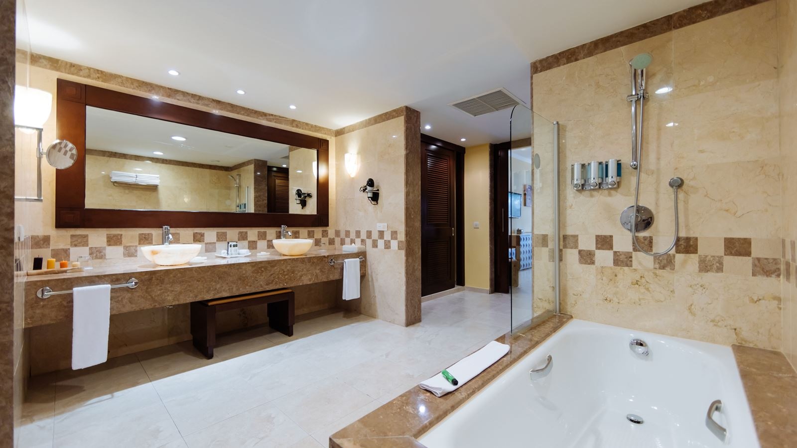 rooms-suite-premium-level-ocean-front