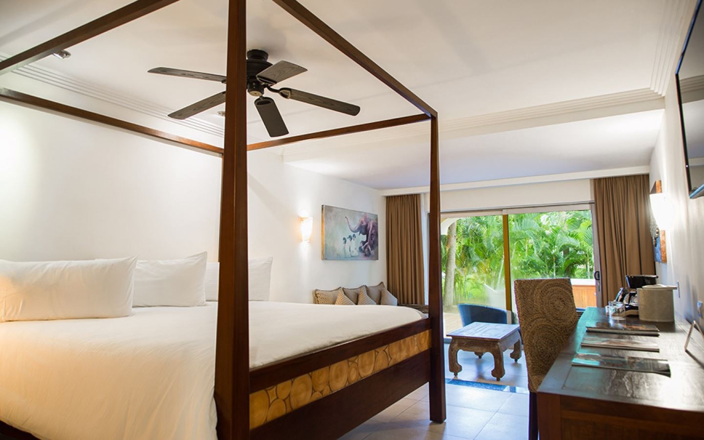 rooms-hacienda-junior-suite