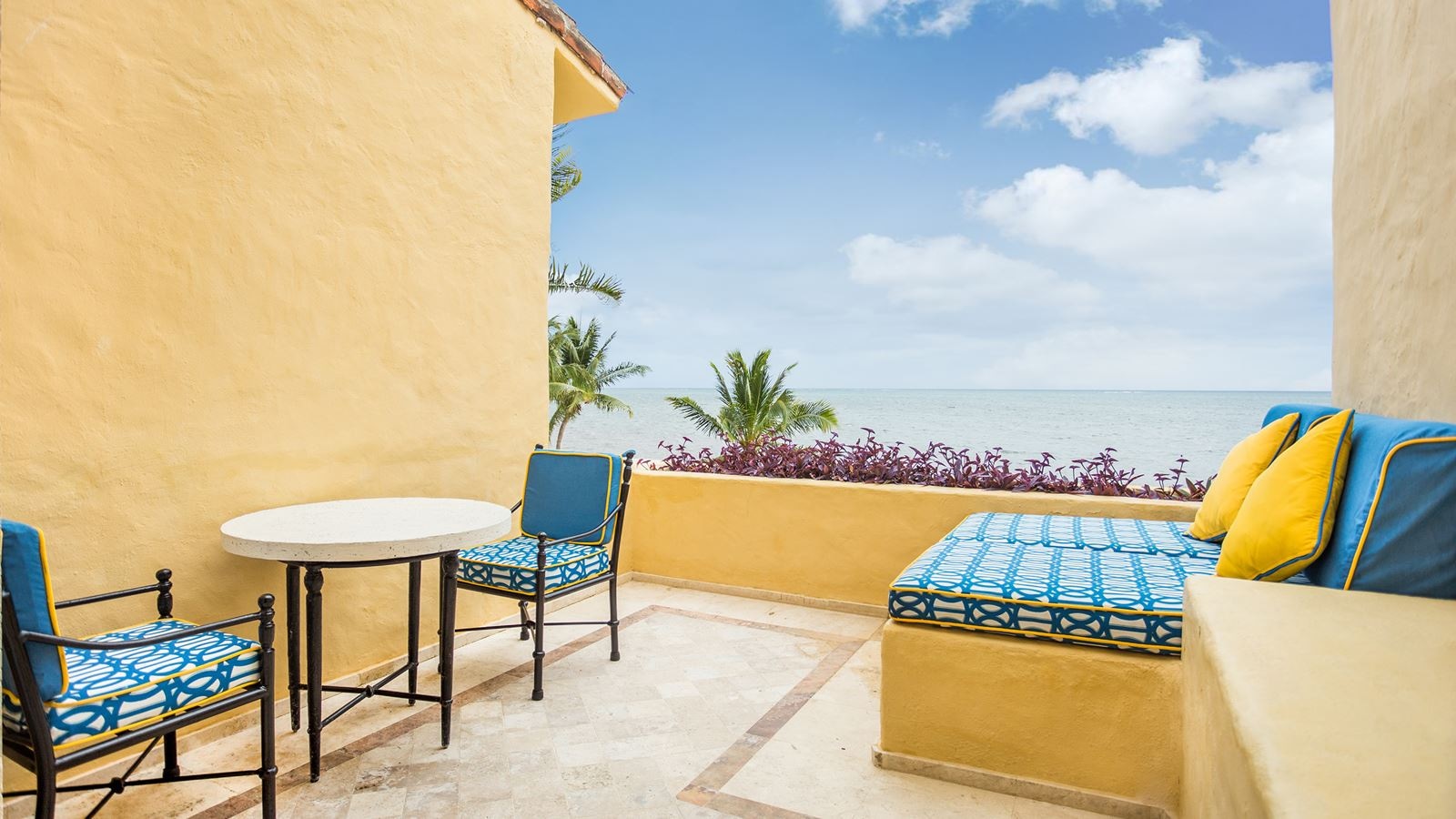 rooms-romance-ocean-front-one-bedroom-suite-with-terrace