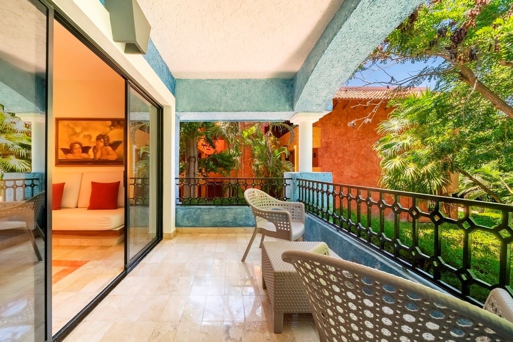 rooms-junior-suite-near-pool