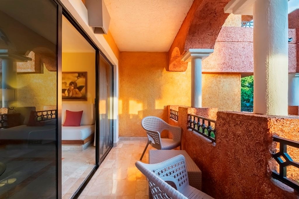 rooms-premium-near-pool