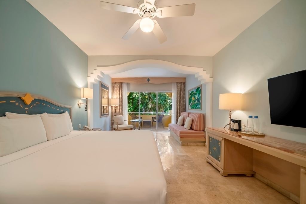 rooms-premium-near-pool