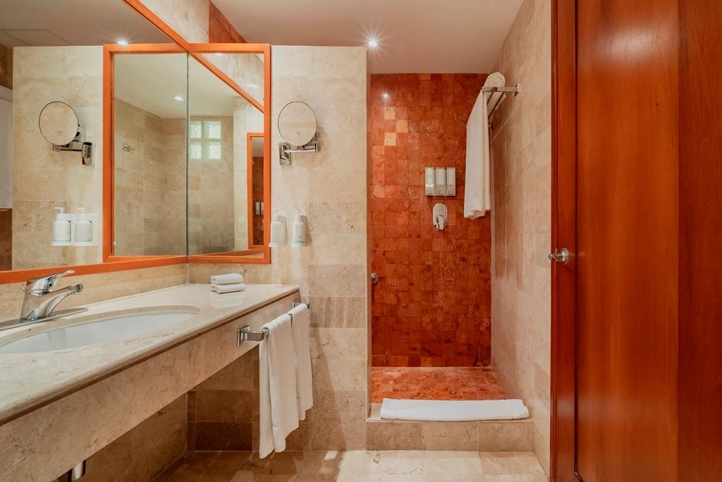 rooms-premium-near-pool