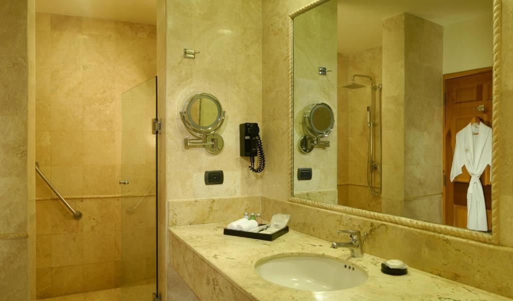 rooms-privileged-romance-room