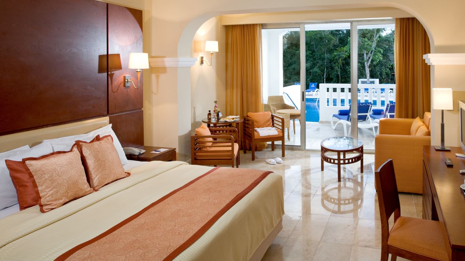 rooms-deluxe-junior-suite-swimout