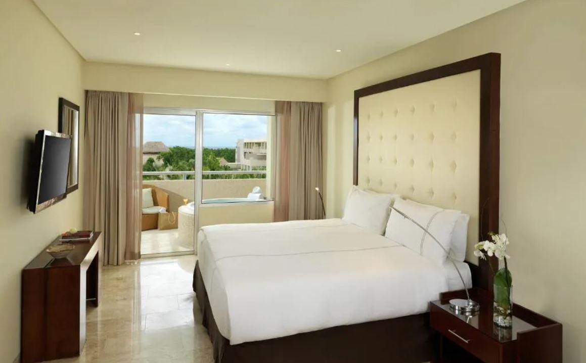 rooms-two-bedrooms-master-suite