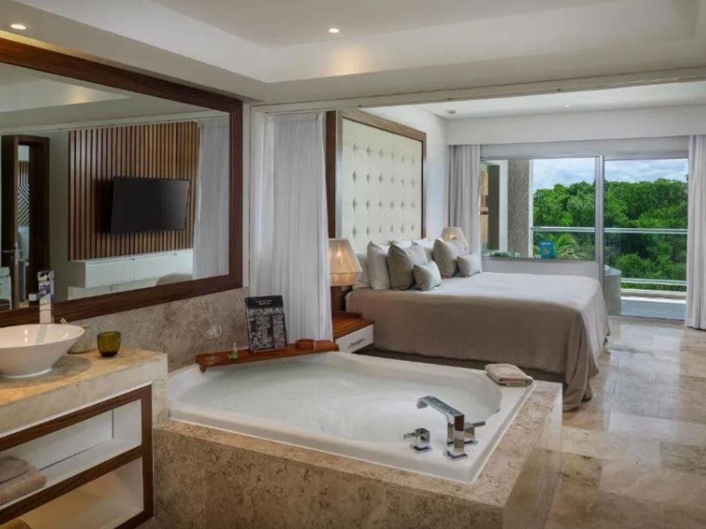 rooms-the-reserve-master-suite-nature-view